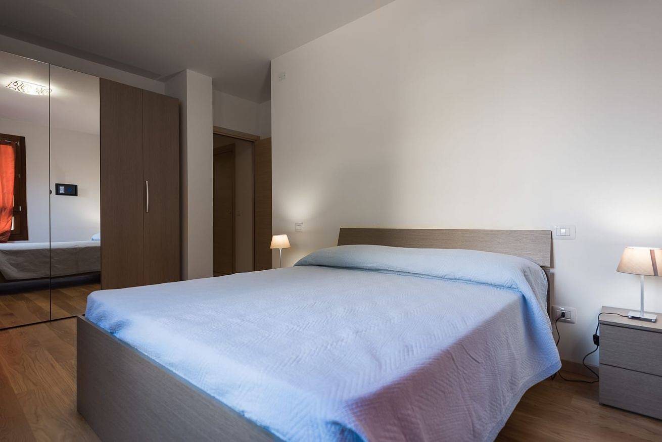 Appartamento intero, Spazioso e moderno appartamento con 5 posti letto nel quartiere di San Zeno. in Centro Storico, Verona