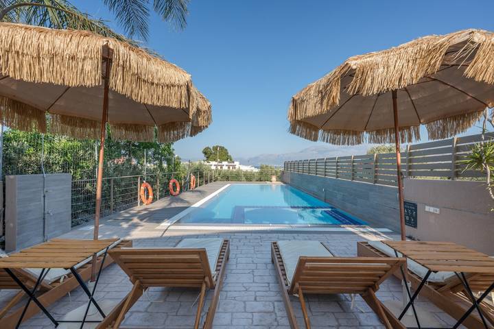 Location de vacances pour 7 personnes, avec jacuzzi ainsi que jardin et bassin pour enfant à Chersónissos - 2