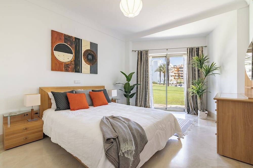 Ganze Wohnung, Waterside marina view 3 bedroom apartment with private pool in Puerto Sotogrande in Sotogrande, San Roque