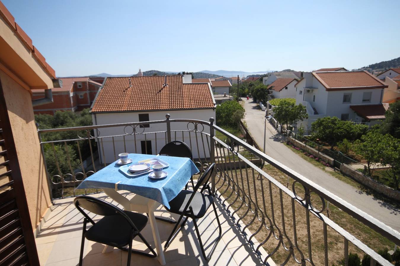 Cały apartament, Jednopokojowy apartament z tarasem i widokiem na morze Tribunj, Vodice A-6223-c in Tribunj, Żupania szybenicko-knińska