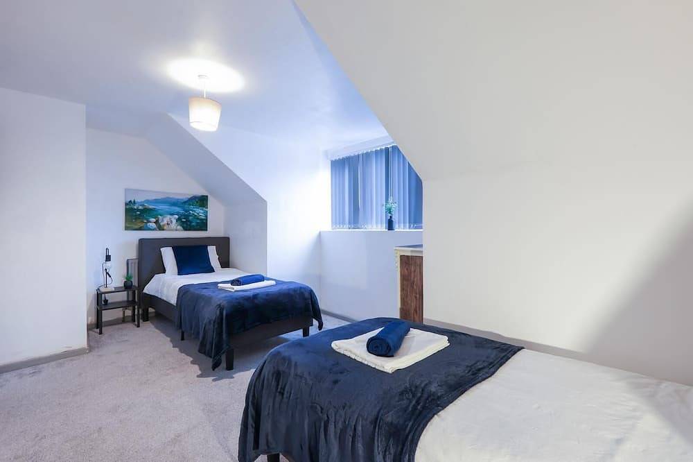 Entire apartment, 3 Bed flat - Near Leeds City Centre- Free parking/Wifi/Fits 7 in Leeds, West Yorkshire