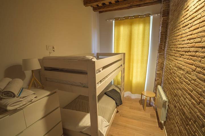 Gîte pour 8 personnes, avec Balcon à Vic - 4