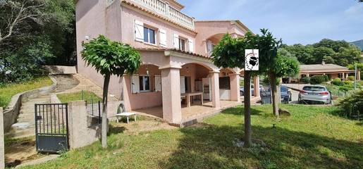 Gîte pour 3 personnes, avec vue et jardin à Peri