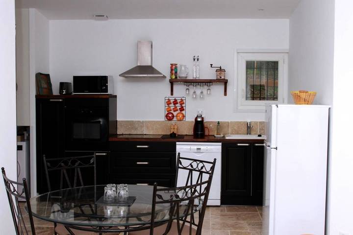 Location de vacances pour 4 personnes, avec jardin ainsi que jacuzzi et piscine à Les Plans - 4