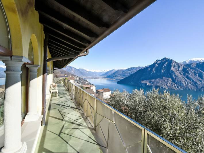 Vakantiewoning voor 8 personen, with Terras and Tuin as well as Uitzicht op het meer in Provincie Bergamo