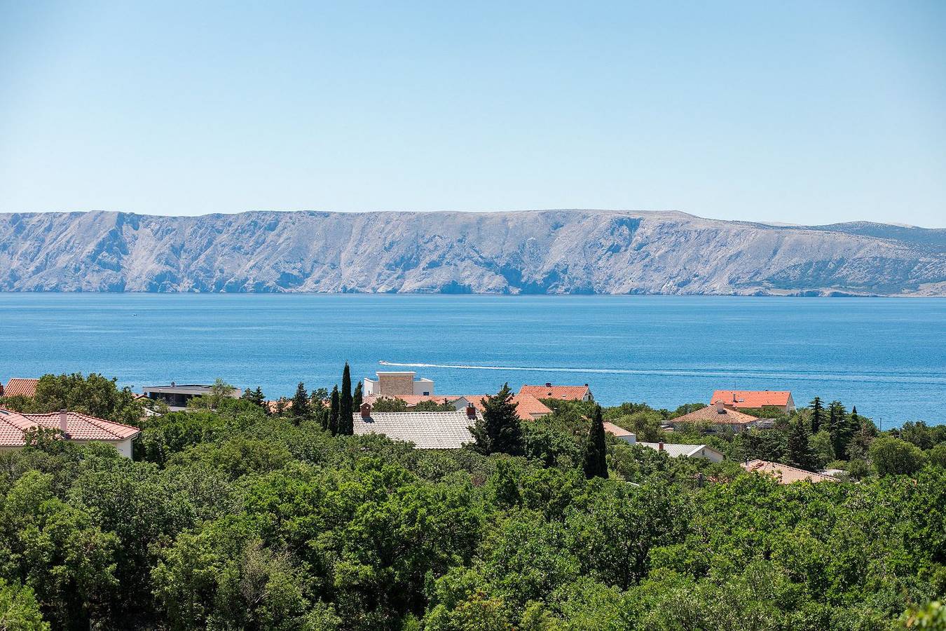 Ganze Wohnung, Lichtdurchflutetes Apartment nur 500 Meter zum Strand mit traumhafter Terrasse in Povile, Primorje-Gorski Kotar