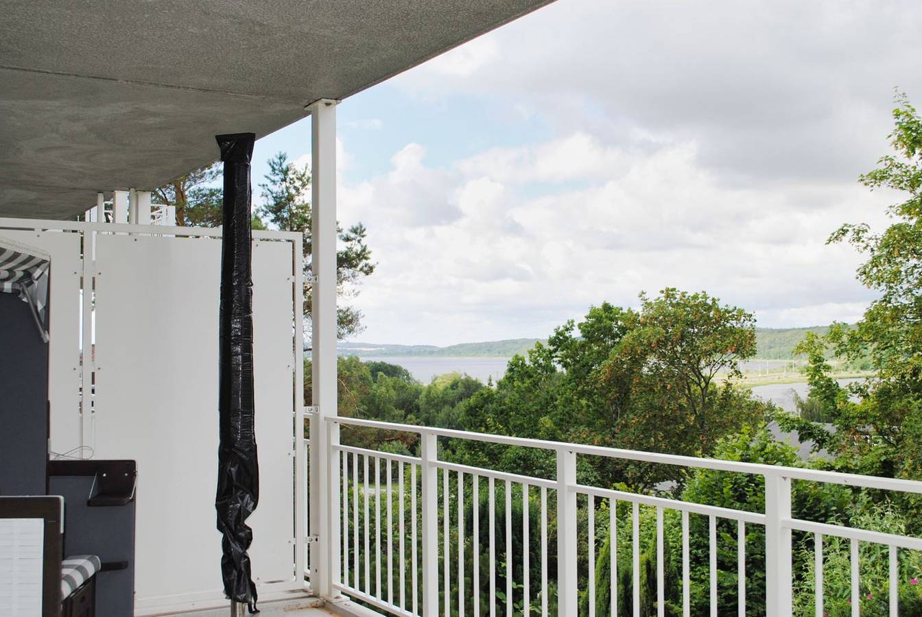 Ganze Wohnung, Ferienwohnung mit Balkon, Kamin und Sauna - Ferienwresidenz Zwei Bodden Fewo 2-8 in Lietzow, Bergen auf Rügen und Umgebung