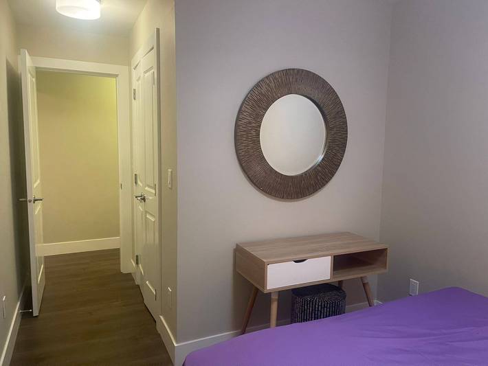 Elegante Luxus-Suite mit 2 Schlafzimmern und 1 Bad in Coquitlam, British-Columbia