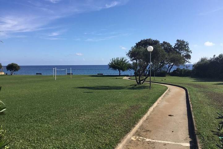 Maison de vacances pour 4 personnes, avec piscine ainsi que terrasse et jardin