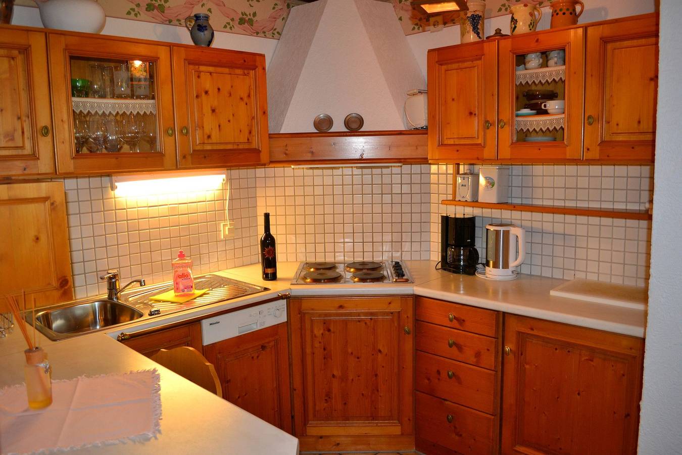 Ganze Wohnung, Ferienwohnung 'Rotkehlchen' mit Bergblick, Gemeinschaftsterrasse und Wi-Fi in Sasbachwalden, Mittlerer Schwarzwald