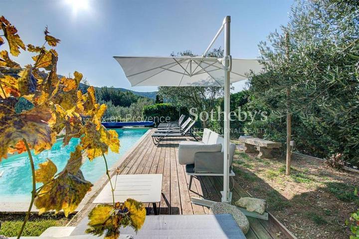 Location de vacances pour 8 personnes, avec piscine ainsi que jardin et vue à Vauvenargues - 3