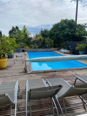 Gîte pour 4 personnes, avec terrasse et jardin ainsi que vue et piscine à Sainte-Soulle
