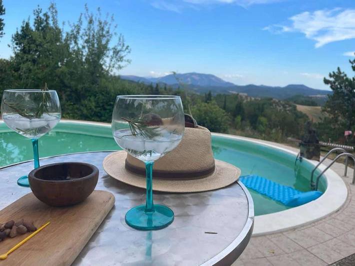 Gîte pour 2 personnes, avec vue ainsi que jardin et piscine, animaux acceptés à Sant'Angelo in Vado