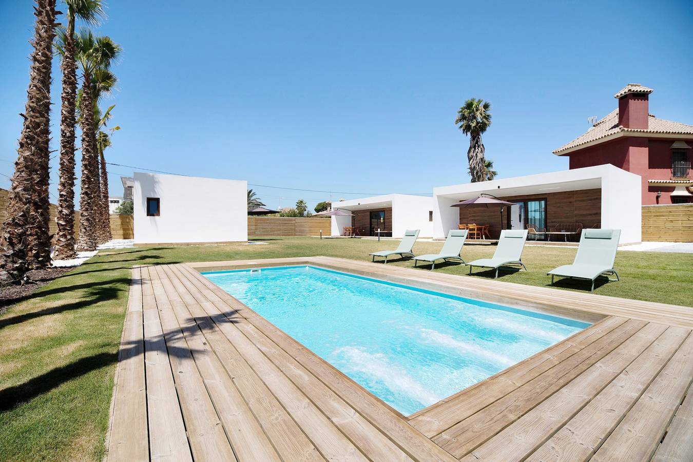 Holiday Home 'Forja Mayores De 25' with Private Pool, Wi-Fi and Air Conditioning in Chiclana de la Frontera, Costa de la Luz