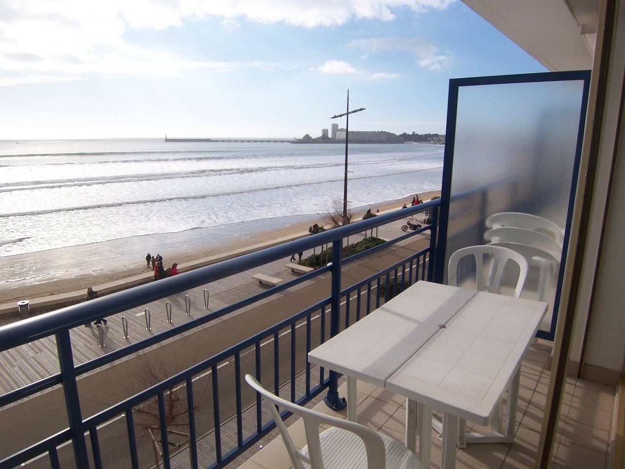 Entire studio, Seafront Studio with Balcony, Close to Beach and Center in Les Sables-d'Olonne, Vendée