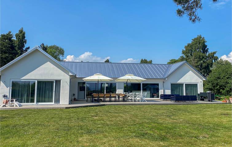 Ferienhaus für 8 Personen, mit Terrasse und Garten in Beddingestrand