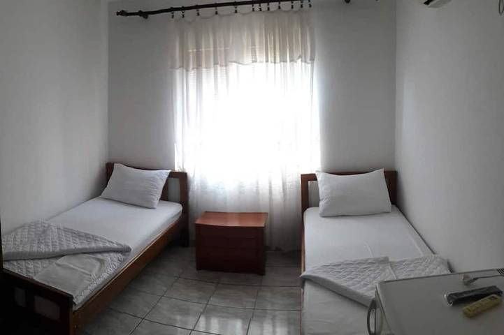 Ganze Wohnung, Trokrevetna soba sa parkingom i svojim kupatilom. in Budva, Opština Budva