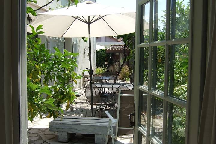 Location de vacances pour 2 personnes, avec jardin et terrasse à Mandelieu-la-Napoule