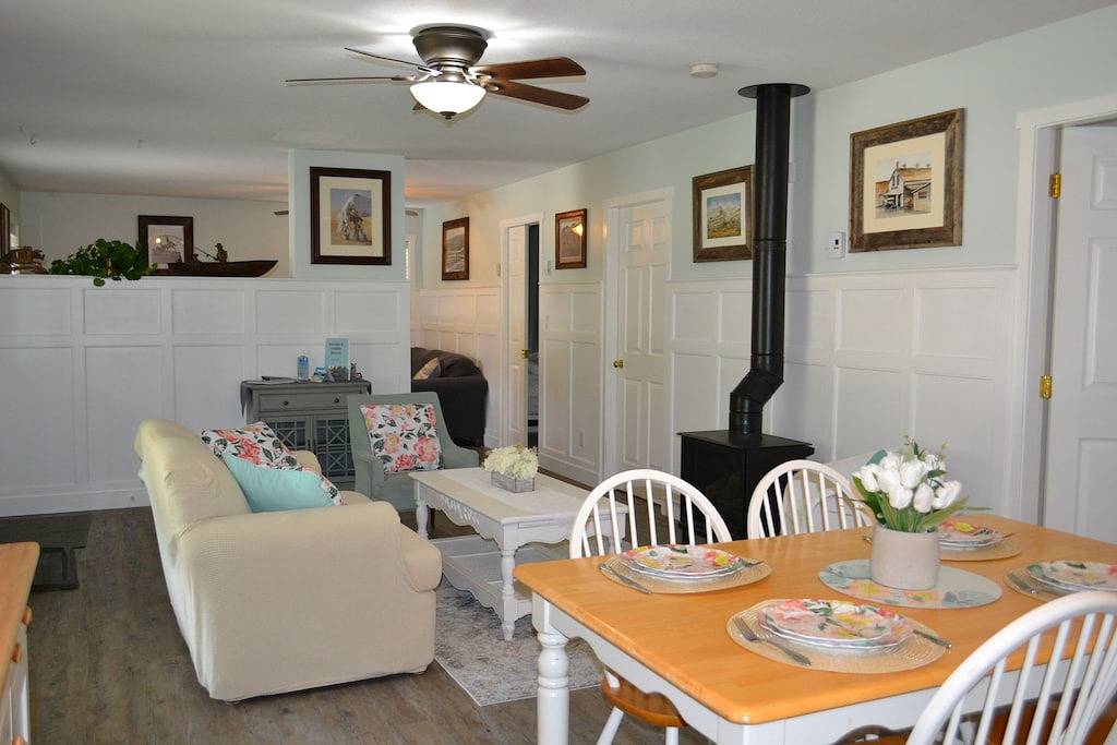 Rückzugsort am Pool, Peachland Carriage House in Peachland, Regional District of Central Okanagan