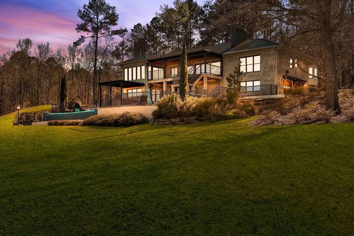 Ferienhaus für 15 Personen, mit Pool und Balkon in Georgia