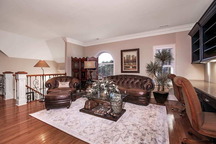 Vacation rental for 26 people, with pool and balcony as well as yard in Southern Pines