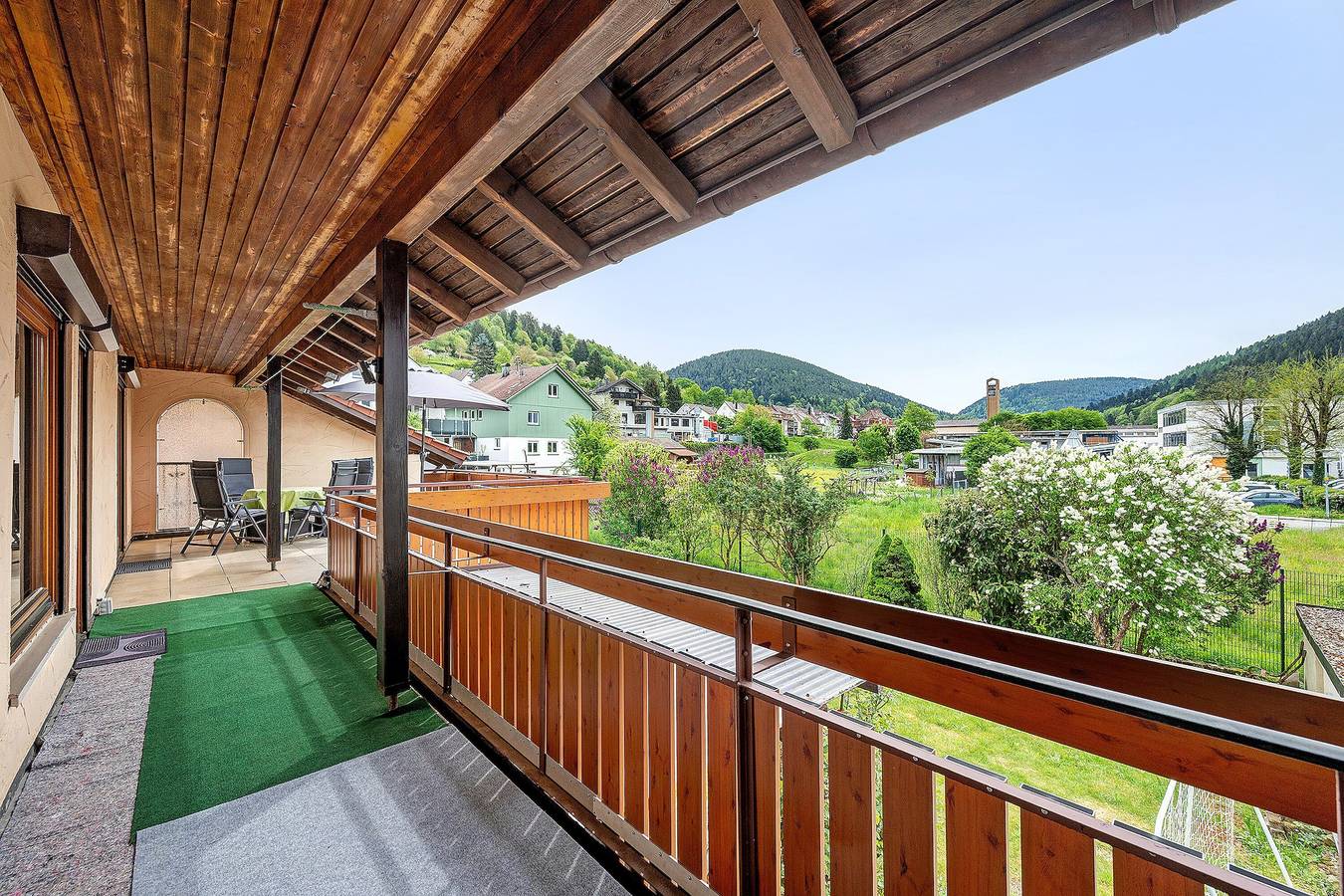 Ολόκληρο το διαμέρισμα, Apartment "Kleeblatt" with Balcony and Wi-Fi in Calmbach, Bad Wildbad