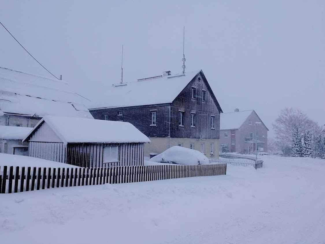 Ganze Ferienwohnung, Ferienwohnung im Dachgeschoß mit Blick auf die Berge  in Deutschneudorf, Erzgebirge