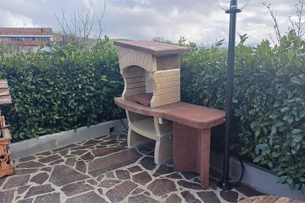 Wooden chalet surrounded by nature for those who love peace and quiet. in Fossalto, Campobasso Province