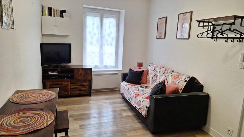 Gîte pour 2 personnes, avec jardin dans Ingré