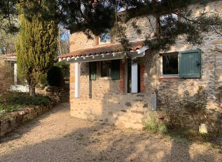 Gîte pour 6 personnes, avec terrasse et jardin