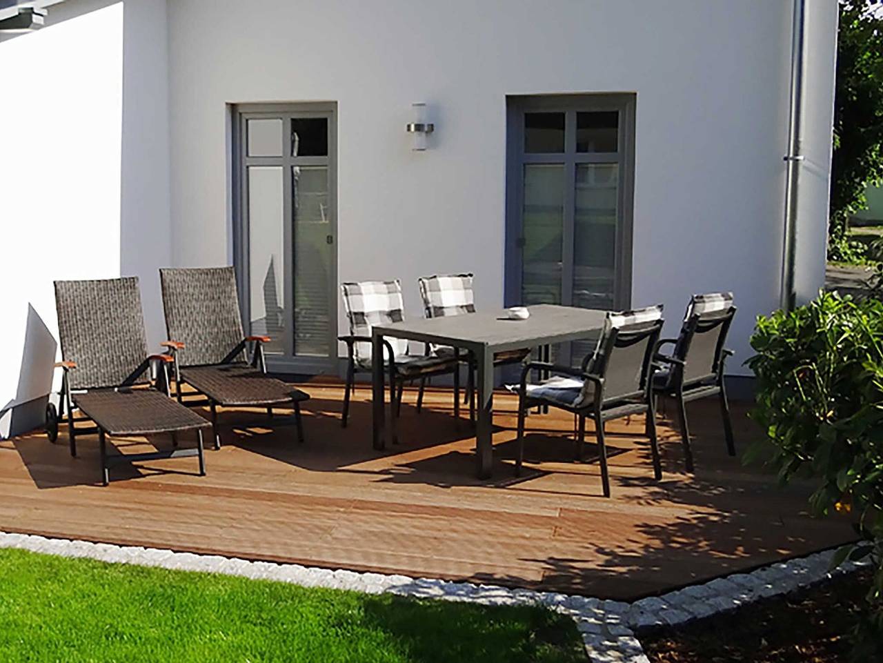 Ganze Ferienwohnung, Neu: Ferienhaus mit Kamin, 2 Bäder, 2 Sz - am Wasser - Komfort Appartement - Jasmund in Polchow, Glowe