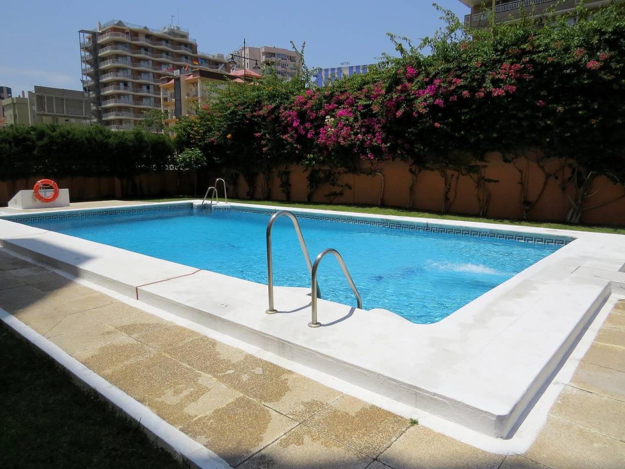 Entire apartment, Beach front apartment in popular Riverina in Torreblanca (Fuengirola), Fuengirola