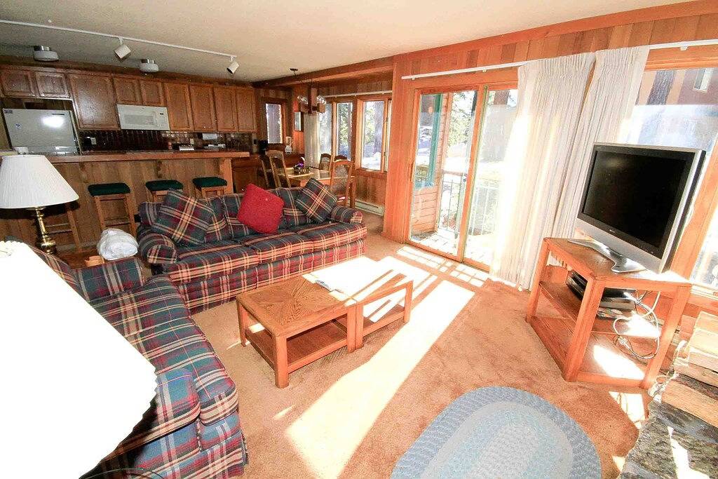 Ganze Wohnung, Mountain # 112 befindet sich im Gebäude 11, einen sehr kurzen Spaziergang zum Canyon Lodge liegt! in Mammoth Lakes, Mammoth Mountain