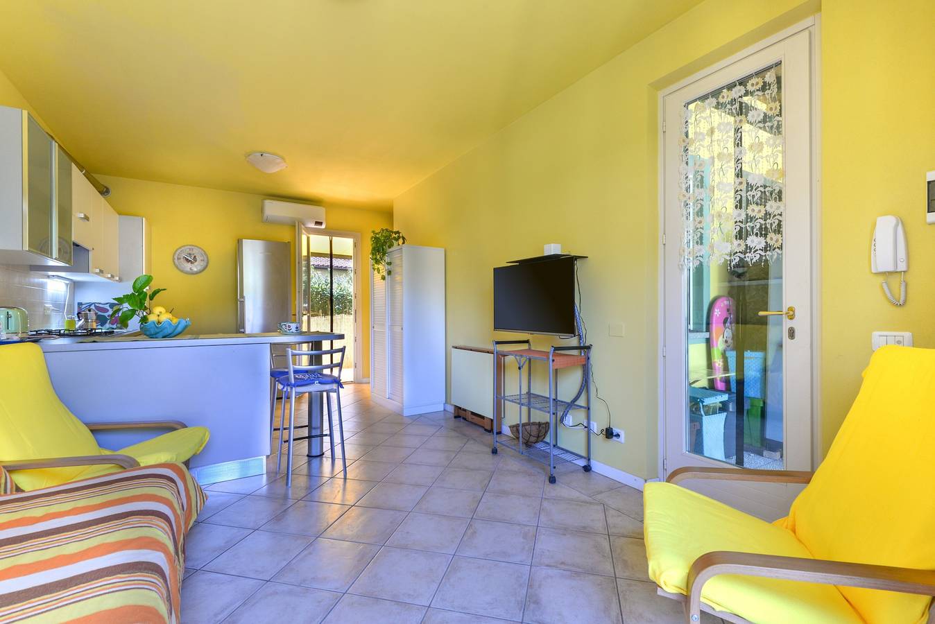 Appartamento intero, Casa Minnie: Appartamento con terrazza privata, Wi-Fi e aria condizionata in Cavo, Isola d'Elba