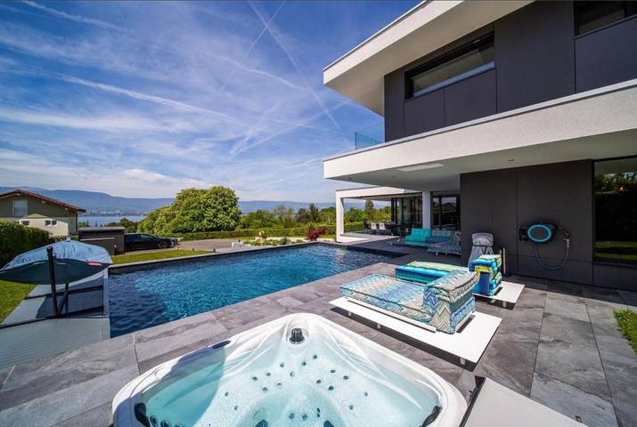 Location de vacances pour 12 personnes, avec terrasse ainsi que jacuzzi et piscine à Messery - 4