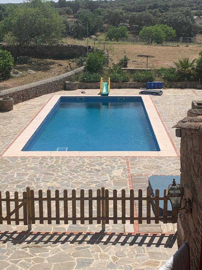 Casa rural para 10 personas, con jardín además de piscina y jacuzzi, Familias con niños en Comarca de Trujillo - 2