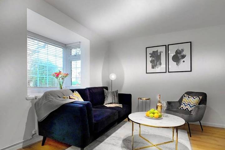 Wokingham - 2 Bedroom Maisonette - With Parking in Wokingham, Berkshire