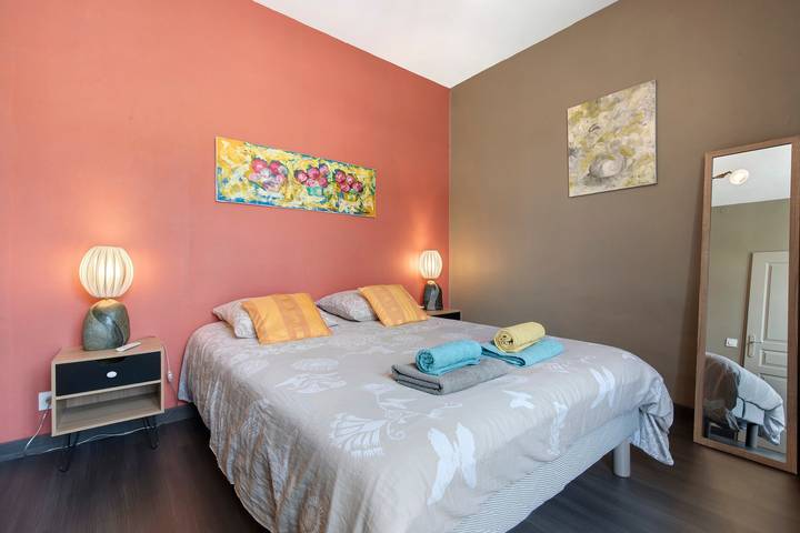 Appartement entier, Appartement « Le Bédat » avec vue montagne, balcon et Wi-Fi in Bagnères-de-Bigorre, Hautes-Pyrénées