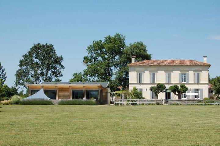 Location de vacances pour 20 personnes, avec Terrasse et Jardin à Montpellier-de-Médillan