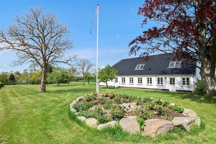 Ferielejlighed for 6 personer, med terrasse i Marstal