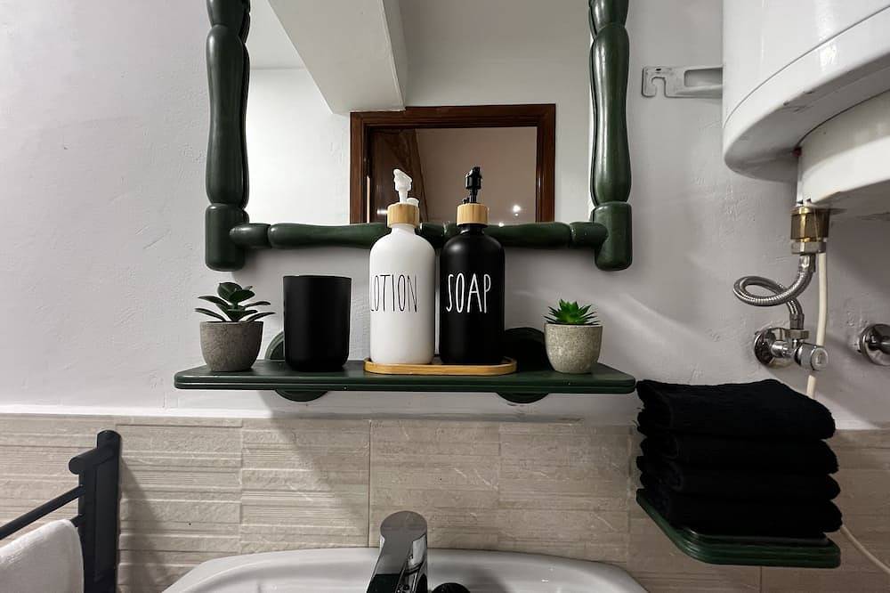 Entire apartment, Cozy Escape In Rural Village in Barruelo de Santullán, Cordillera Cantábrica