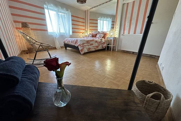 Location de vacances pour 18 personnes, avec jacuzzi et piscine ainsi que jardin et terrasse à Mons (Gard) - 4