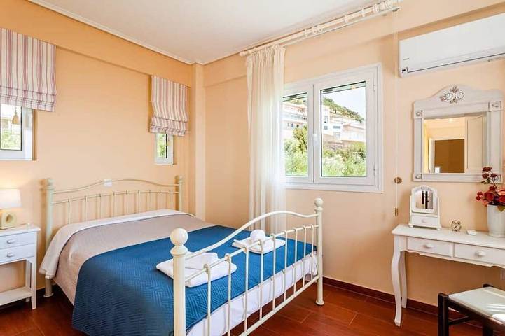 Location de vacances pour 6 personnes, avec Balcon et Jardin à Calamata - 2