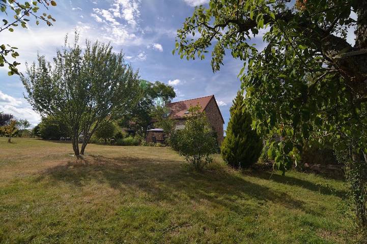 Location de vacances pour 3 personnes, avec terrasse et jardin dans Marcillat