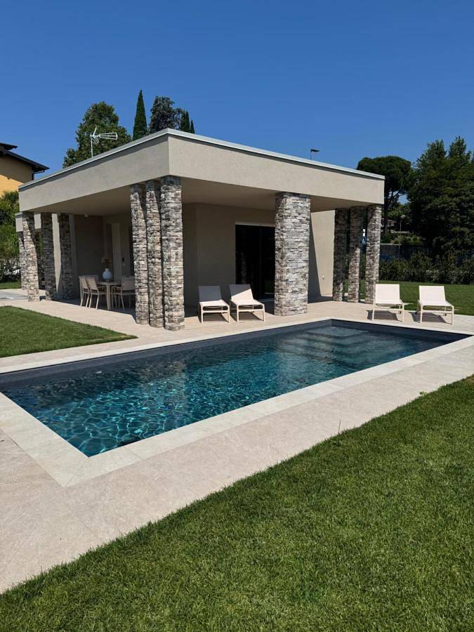 Villa per 6 persone, con Terrazza e Giardino nonché Piscina a Padenghe sul Garda