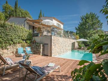 Location de vacances pour 6 personnes, avec terrasse et jardin à Callian