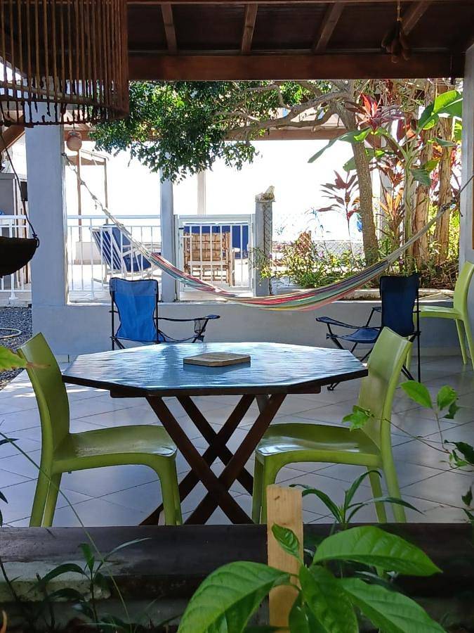 Location de vacances pour 2 personnes, avec piscine ainsi que terrasse et vue dans Plage de Bois Jolan - 2