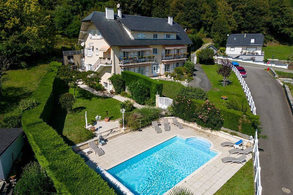 Villa avec piscine face aux montagnes in Ayzac-Ost, Pyrénées