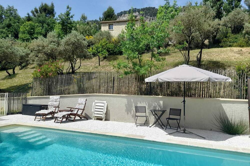 Charming 6-person 3-bedroom villa with swimming pool and breathtaking views in La Roche-sur-le-Buis, Nyons und Umgebung