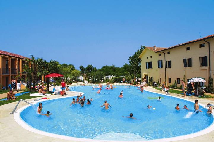 Camping pour 6 personnes, avec Terrasse ainsi que Bassin pour enfant et Piscine à Peschiera del Garda